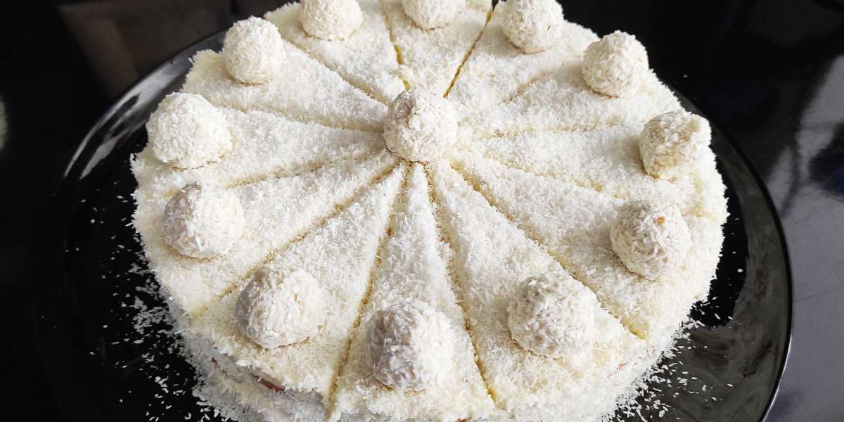 Рецепта за Торта Рафаело с бисквити