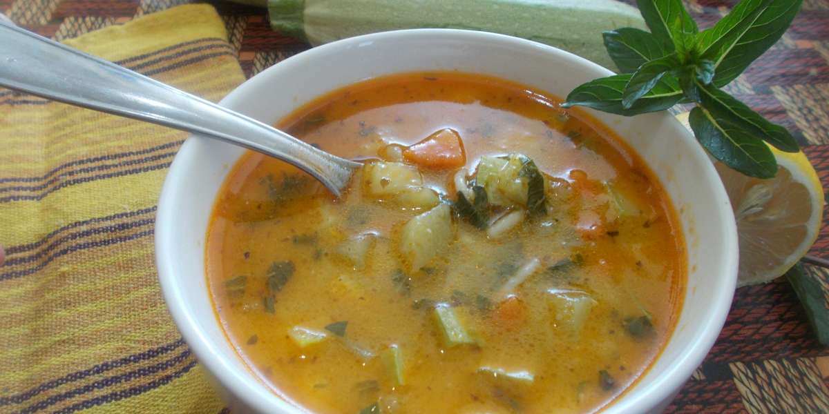 Рецепта за Супа от тиквичка и коприва