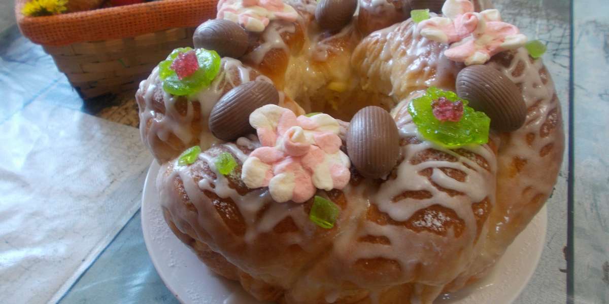 Рецепта за Козунак "Венец" с цветя от бонбони