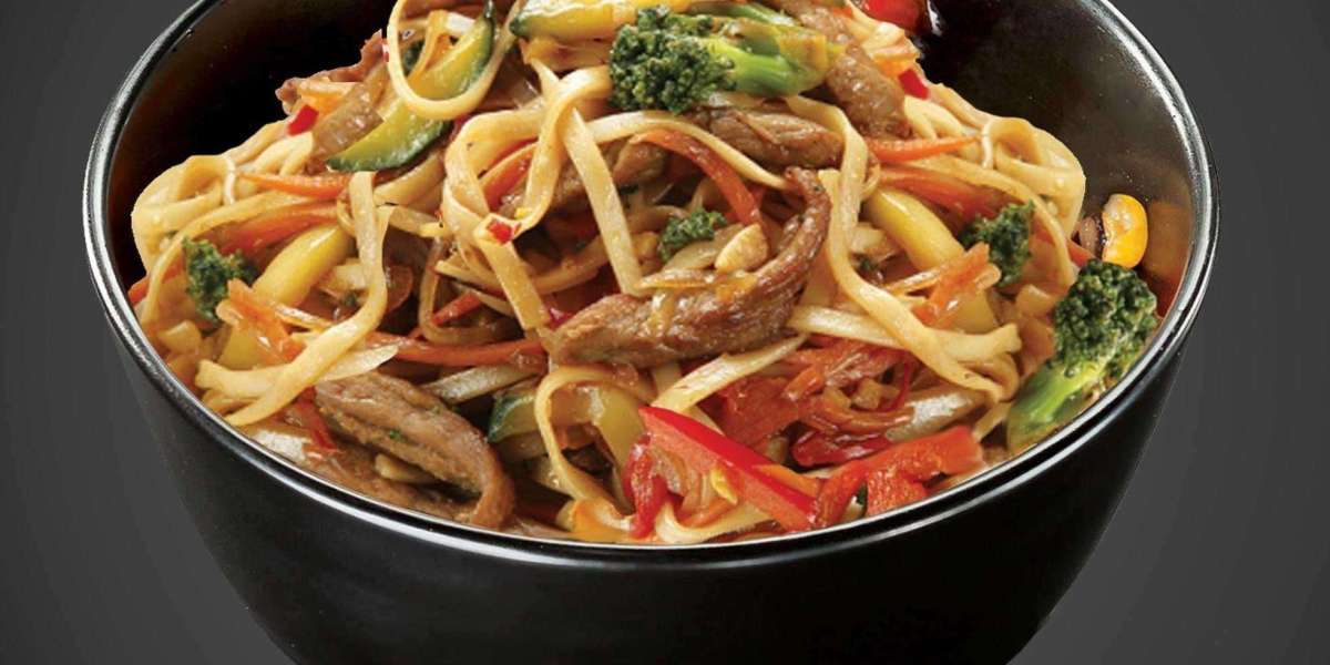 Оризови спагети с пиле и зеленчуци, китайска кухня